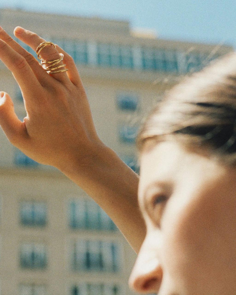 À contre-courant - Bague en topaze blanche et vermeil