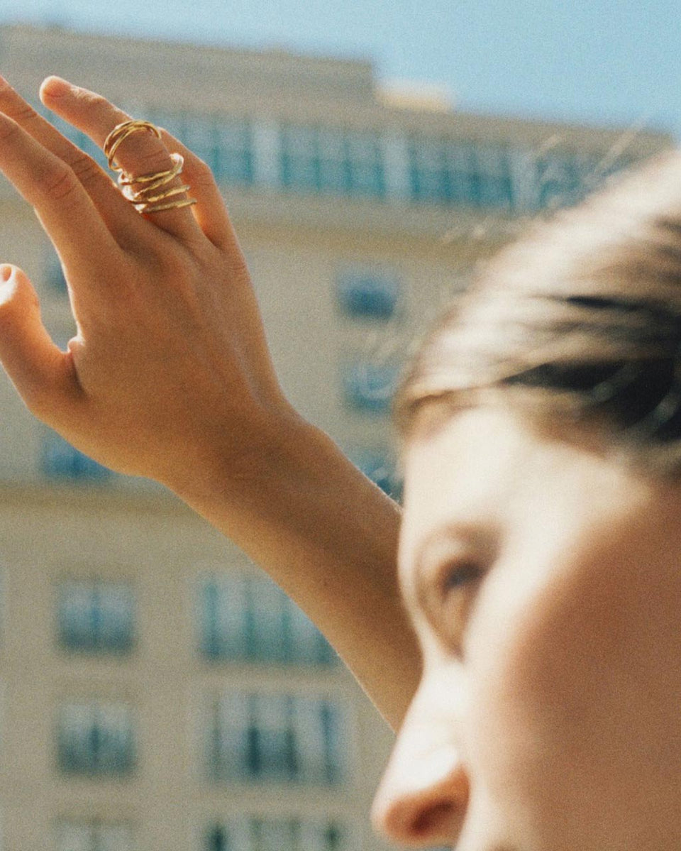 À contre-courant - Bague en topaze blanche et vermeil