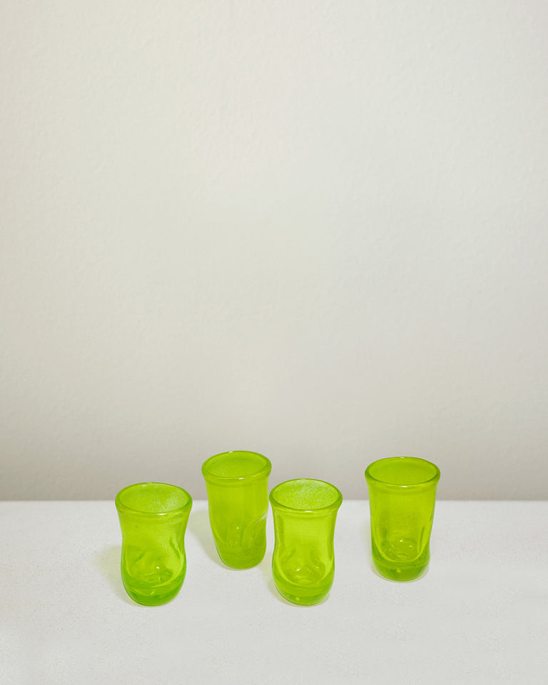 B98 - Lot de 4 mini-verres recyclés vert acide