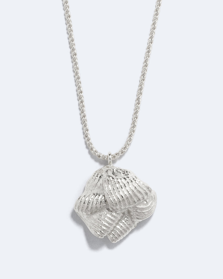 Crème au Beurre (Ou, La Cerise sur le Gâteau) - Pendentif Plaqué Argent