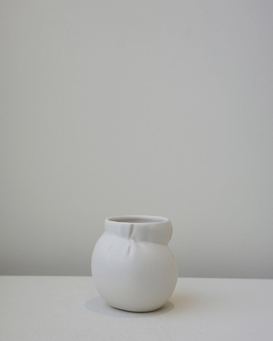 Squeezed - Cup in Matte White