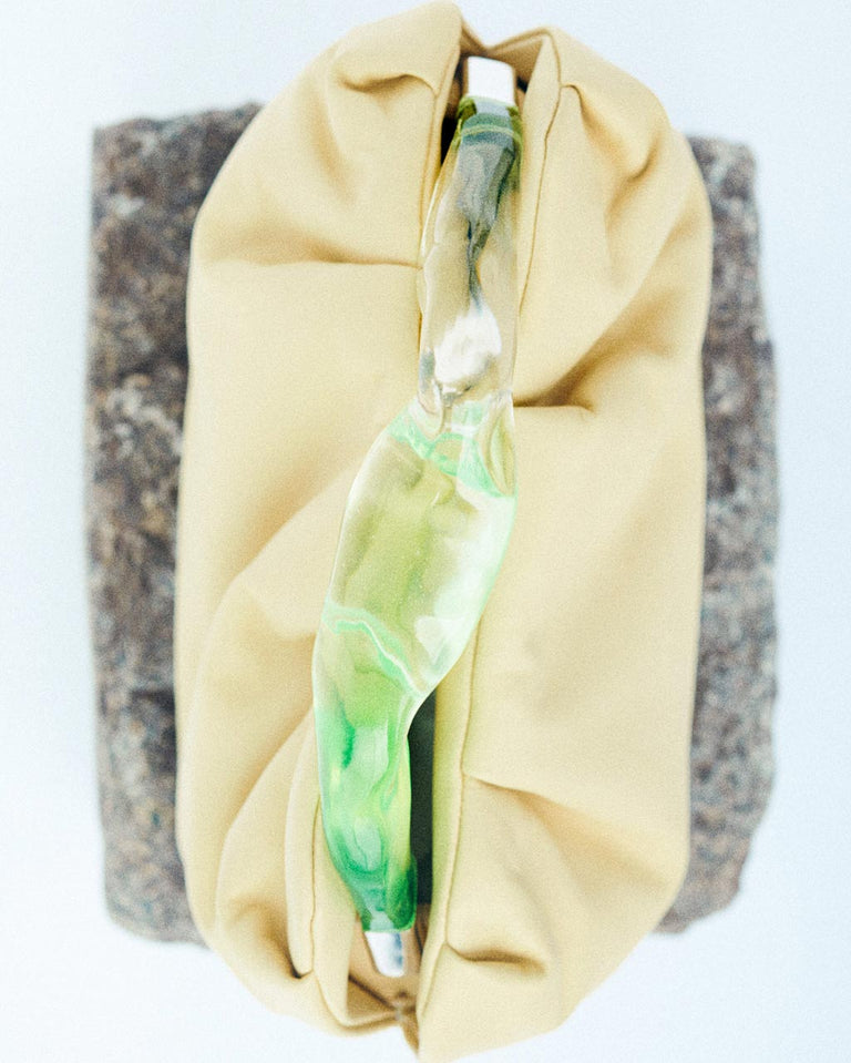 La Lunchbox - Pochette en résine couleur citron vert et cuir jaune