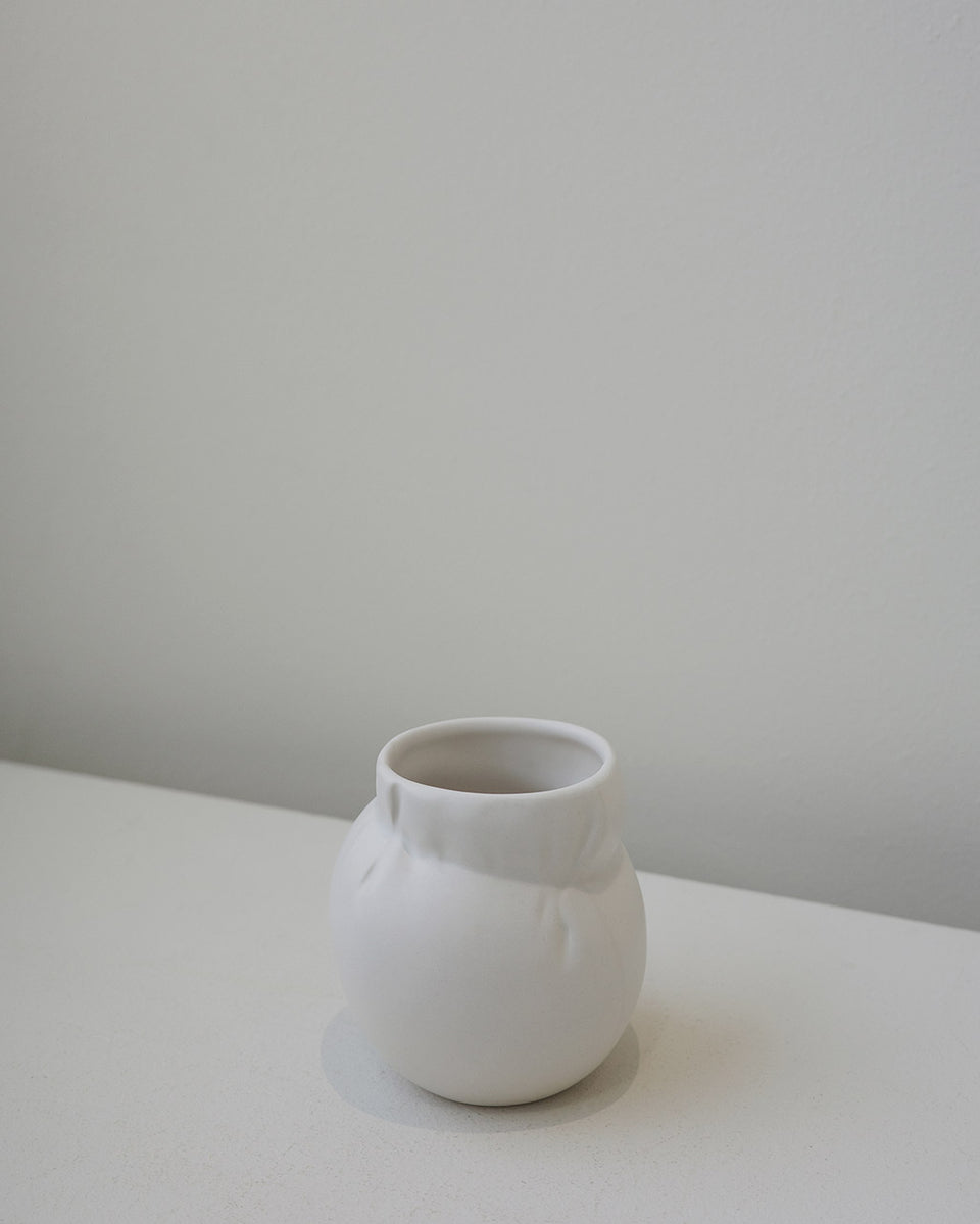 Squeezed - Cup in Matte White