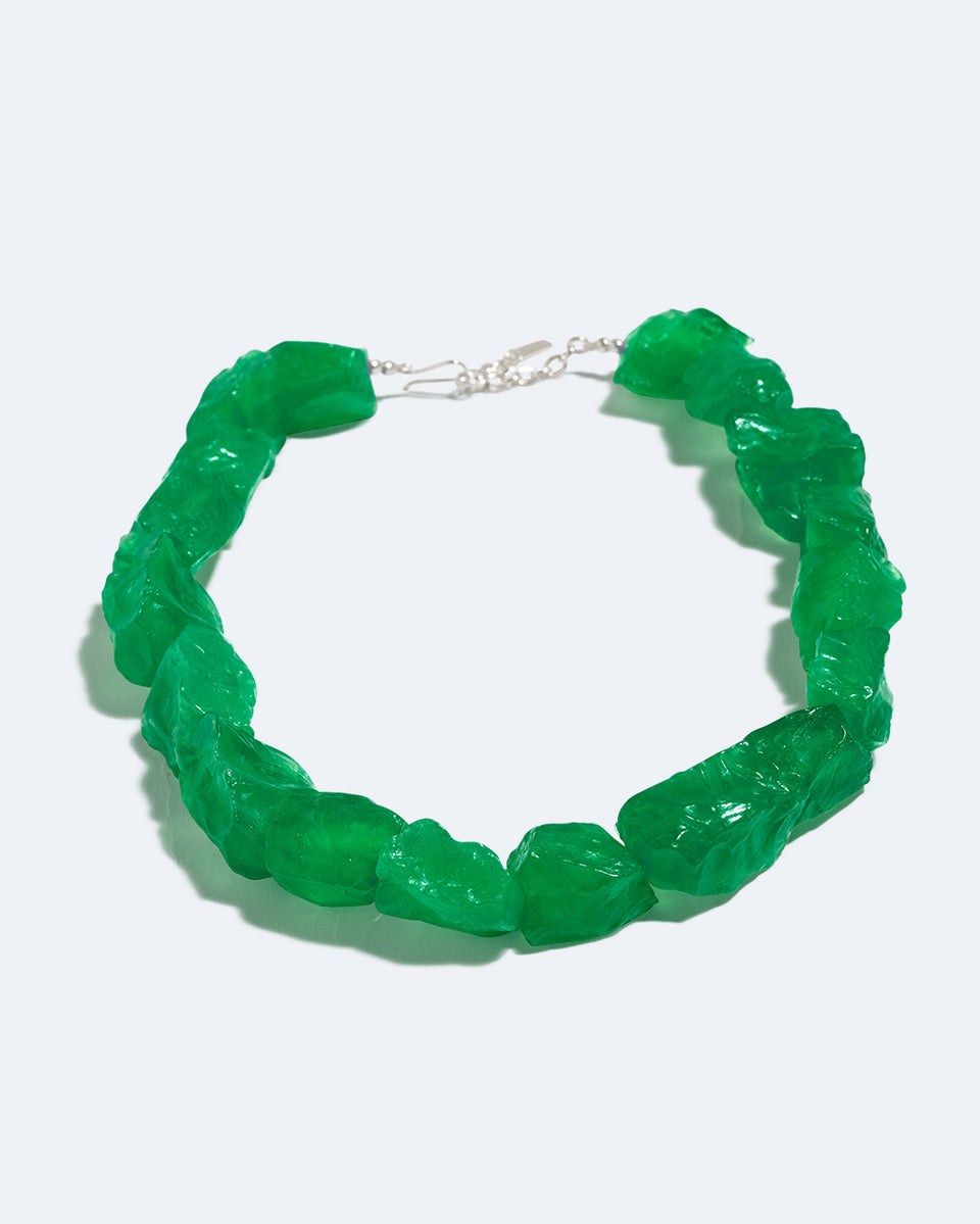 H95 - Collier en résine bleue et argent recyclé