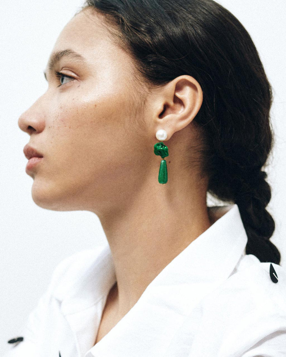 Les Profondeurs du Temps - Boucles d'oreilles en Vermeil d'Or Recyclé avec Perle, Calcédoine Verte et Émail