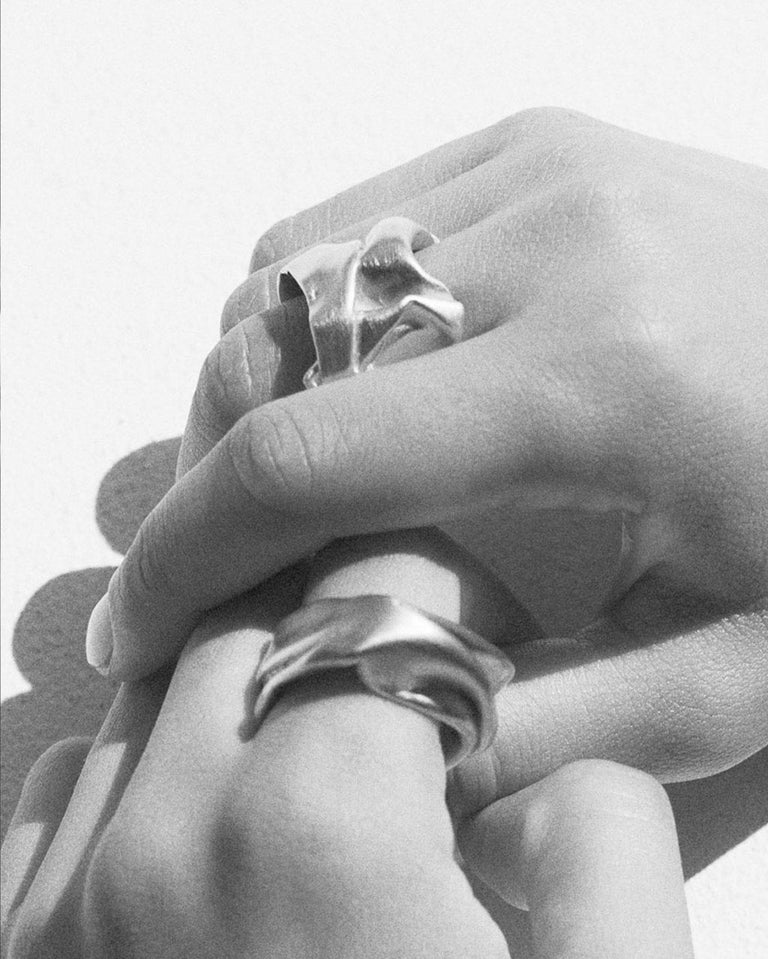 Coupées : une histoire de stratégies juridiques abandonnées - Bague en plaqué platine