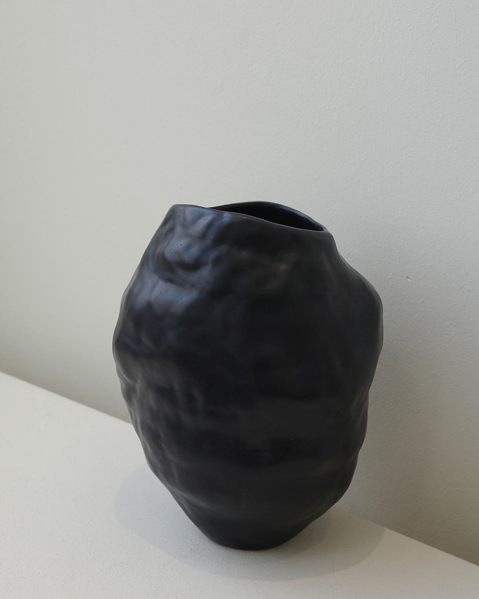 Onyx - Large Vessel in Matte Black