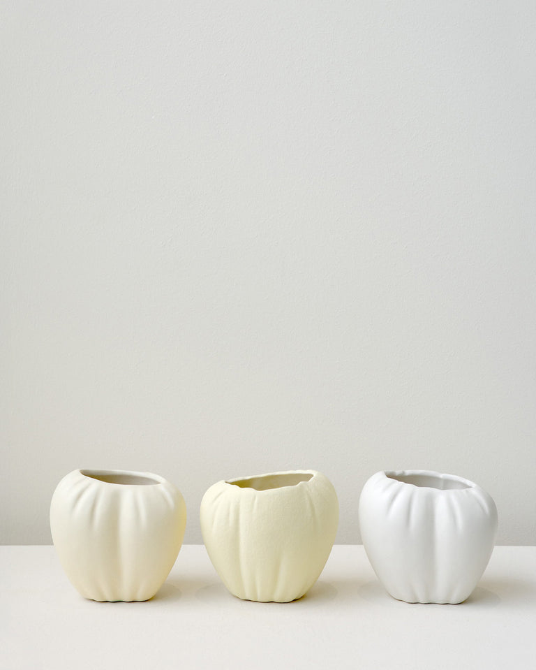 B72 - Petit vase blanc mat