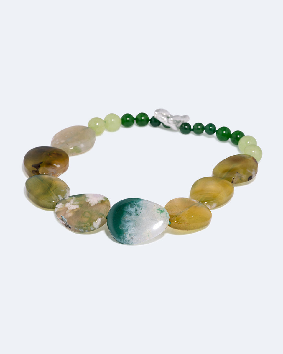 H100 - Collier en agate fleur de cerisier olive et calcite verte plaqué argent