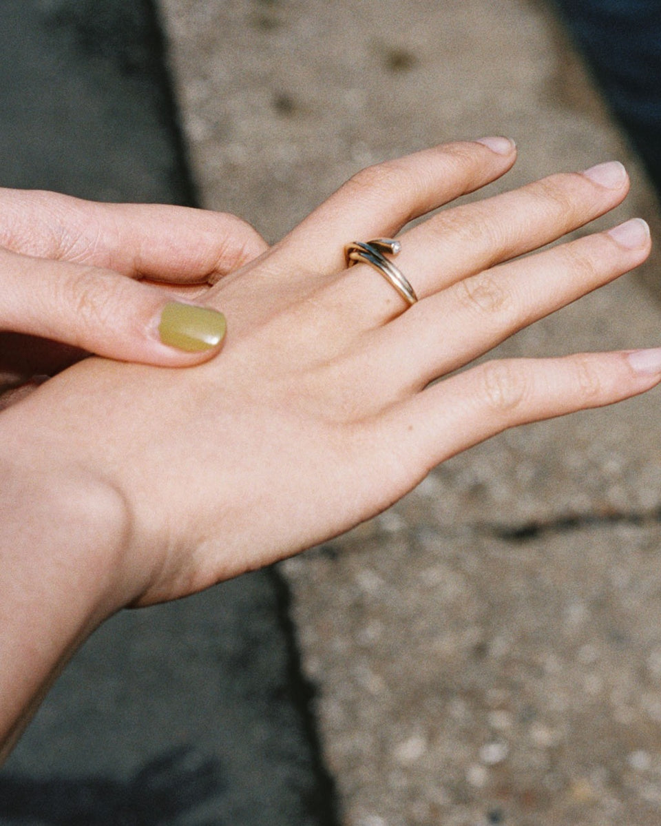 Archéologie de l'ère industrielle - Bague en or jaune 18 carats et diamants