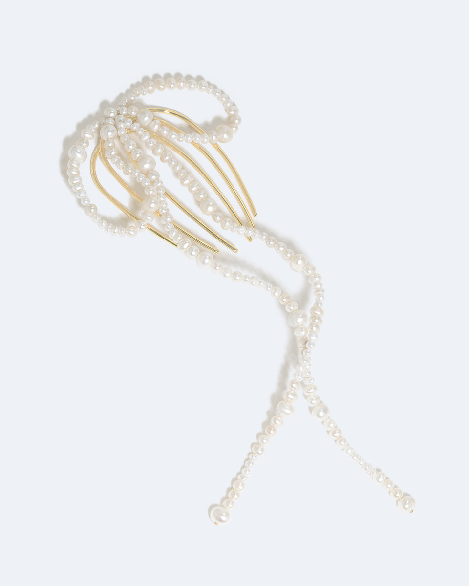 P189 - Peigne à cheveux long orné d'un nœud en perles et plaqué or