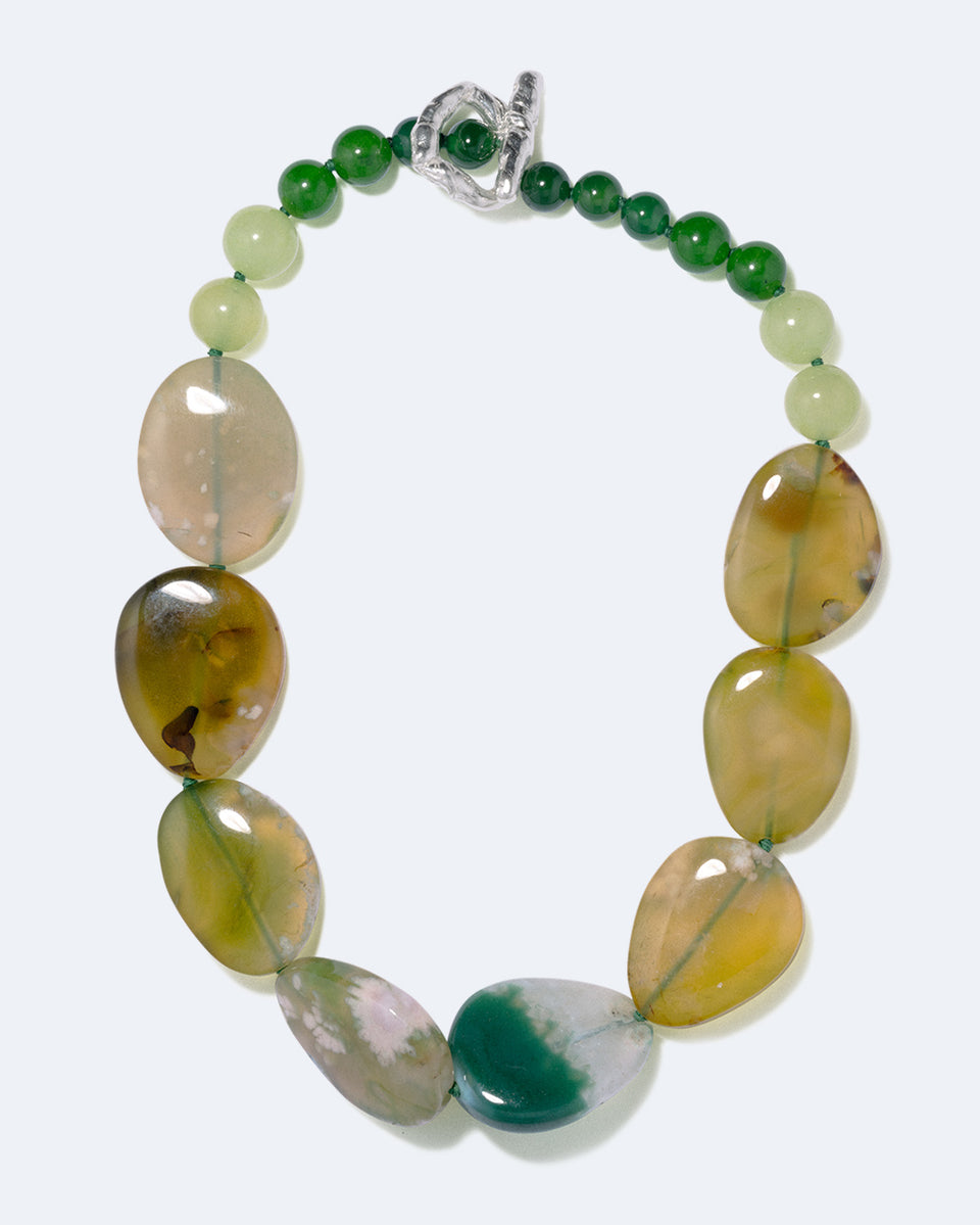 H100 - Collier en agate fleur de cerisier olive et calcite verte plaqué argent