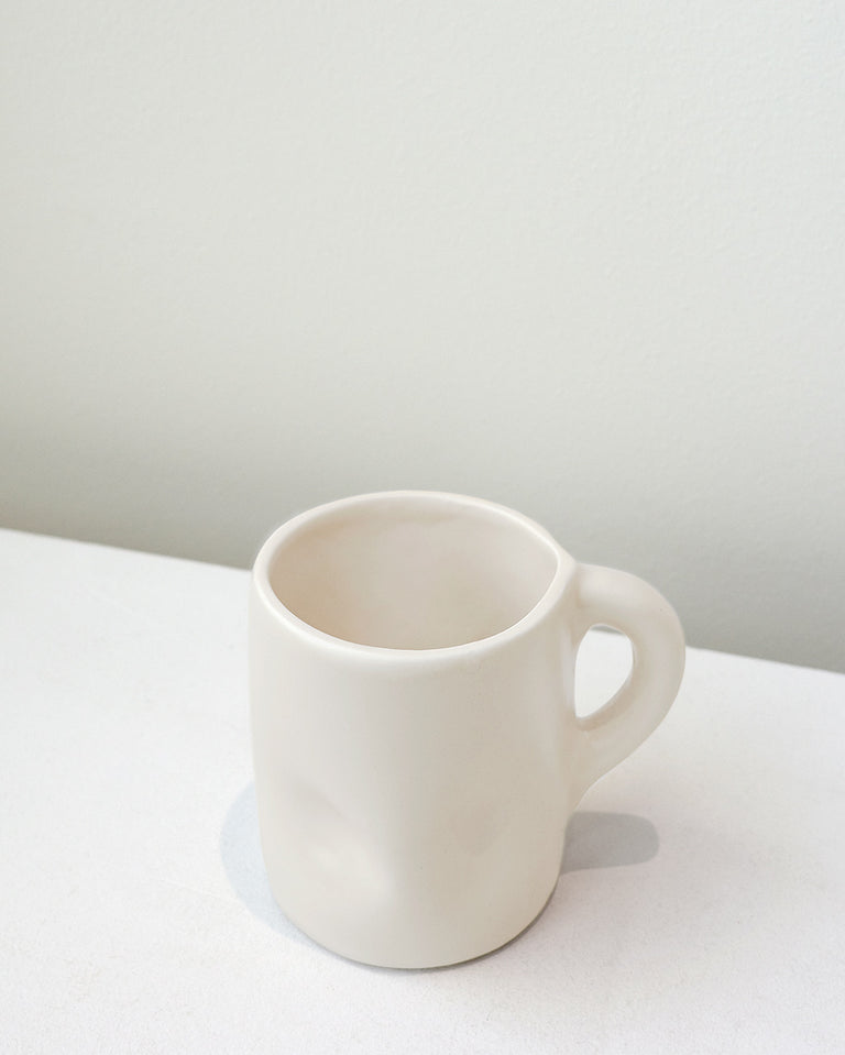 Tasse texturée beige - Bumpity Bump Bump