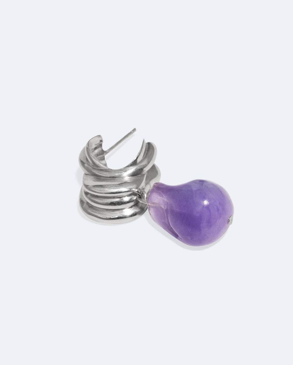 Clash - Boucle d'oreille individuelle en résine biologique lilas et plaqué platine