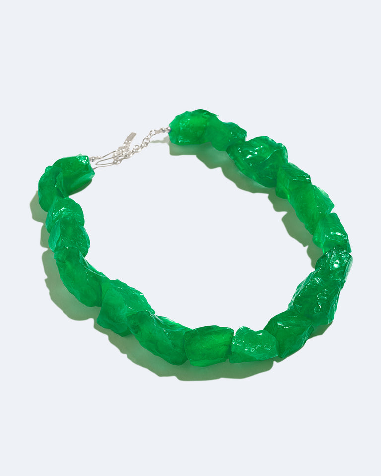 H95 - Collier en résine bleue et argent recyclé