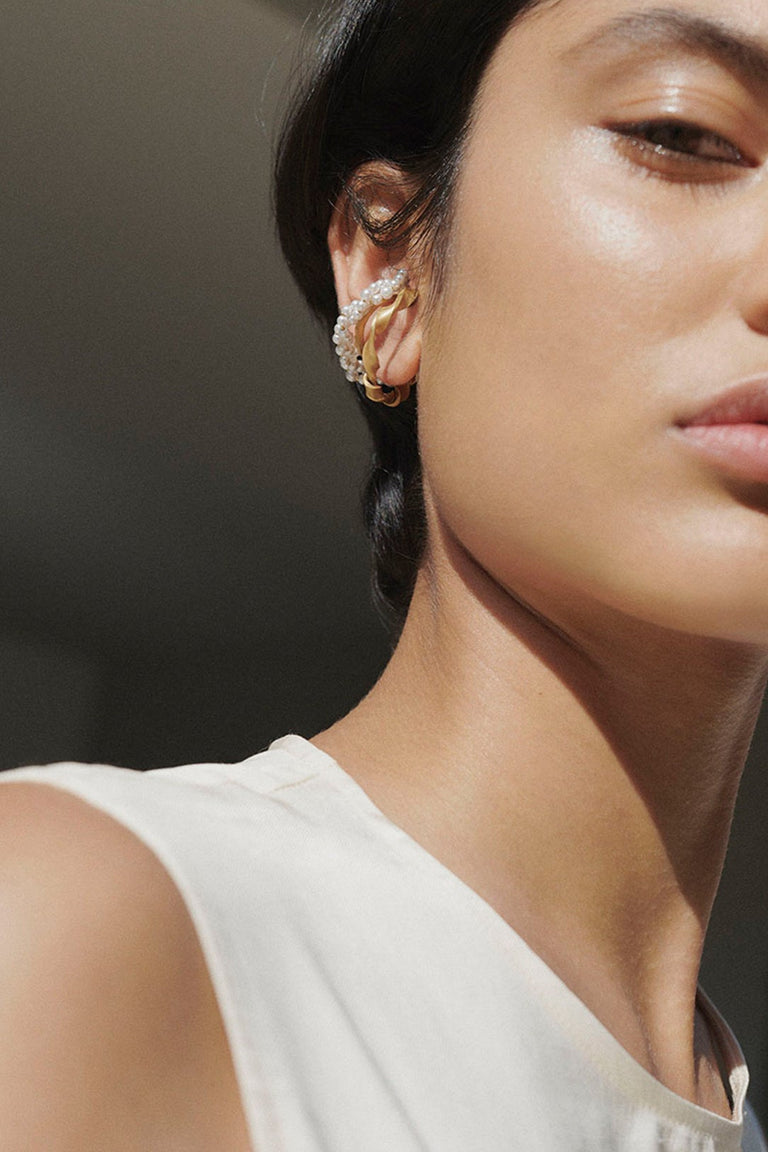 Négociation avec l'infini - Manchette d'oreille en perles d'eau douce et vermeil
