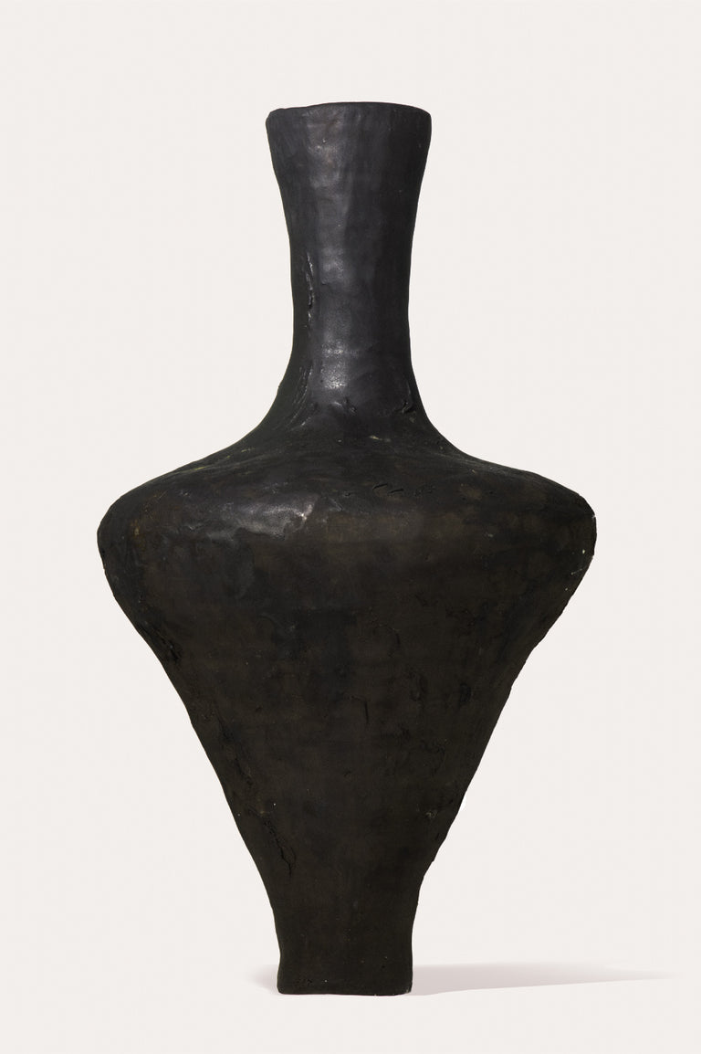 B41 - Giant Vase in Matte Black