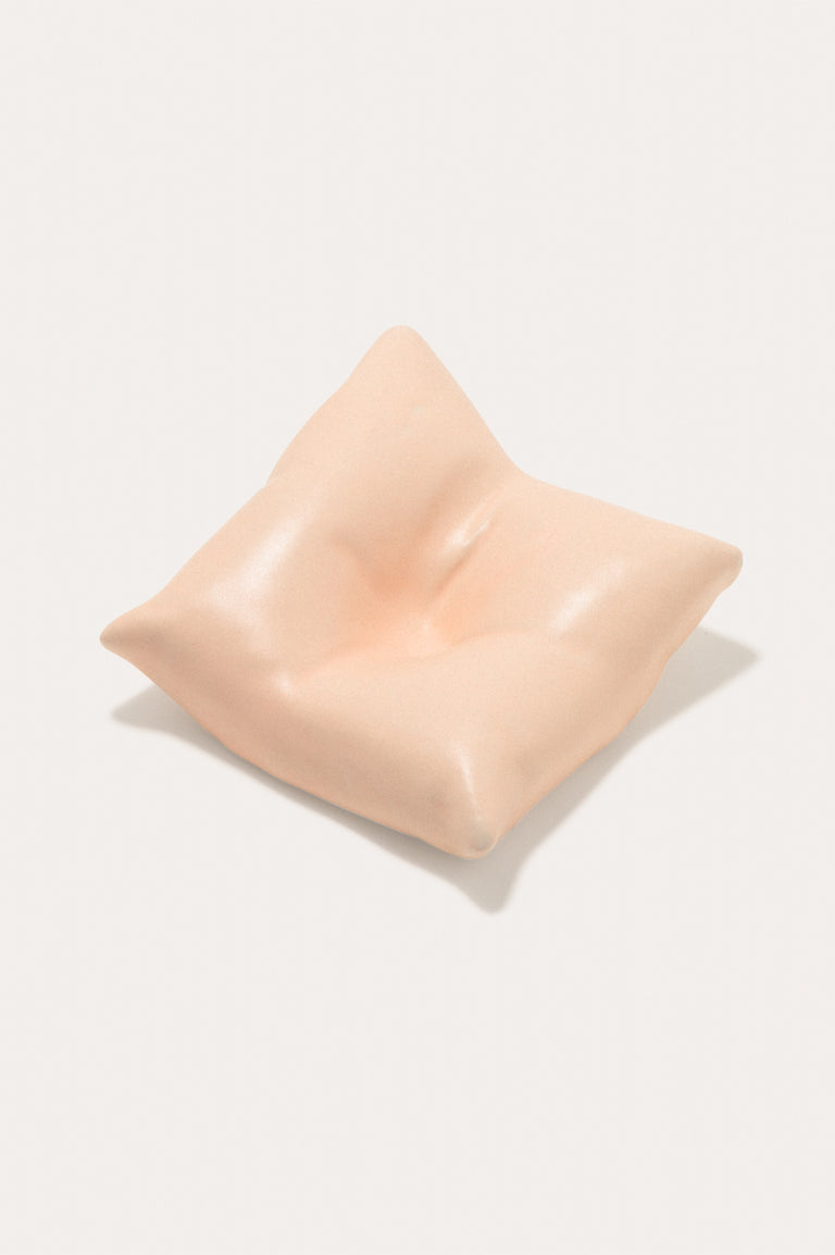 Bumped II - Coussin en céramique pêche mat