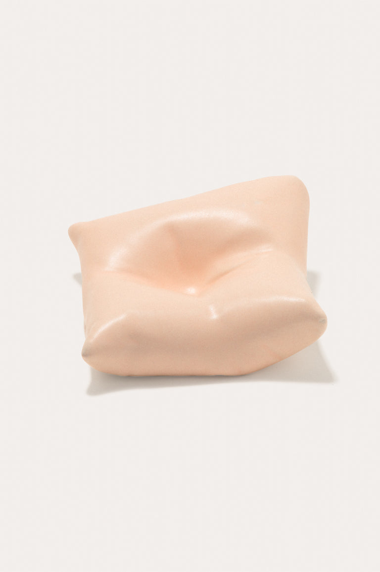 Bumped II - Coussin en céramique pêche mat