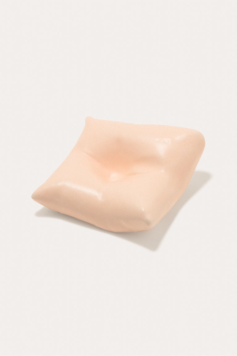 Bumped II - Coussin en céramique pêche mat