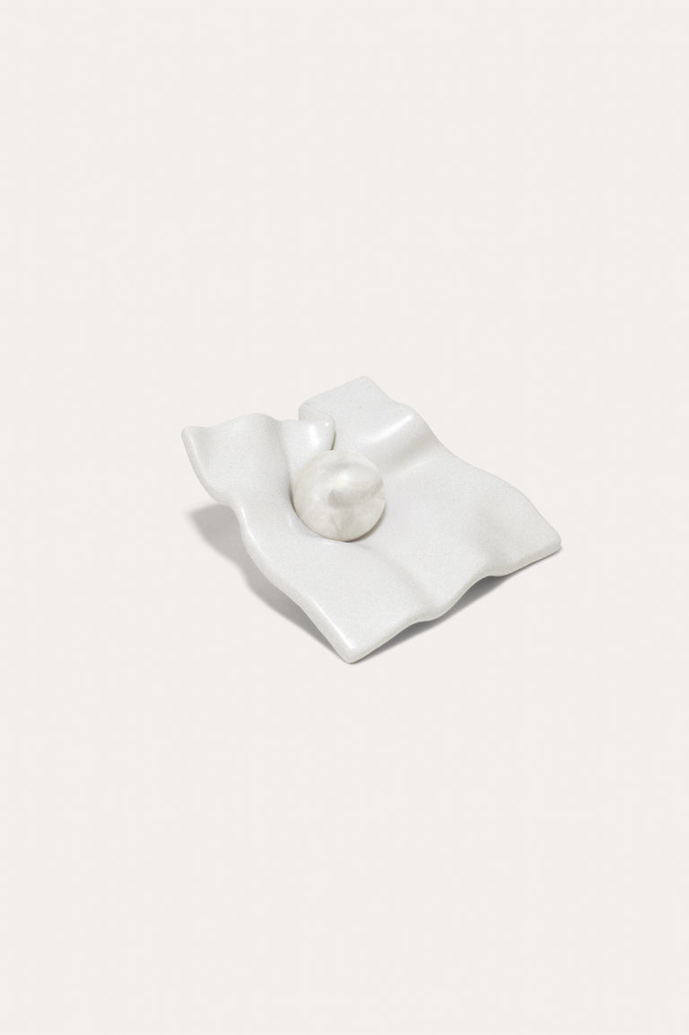 B65 - Pearl and Ceramic Dish in Matte White