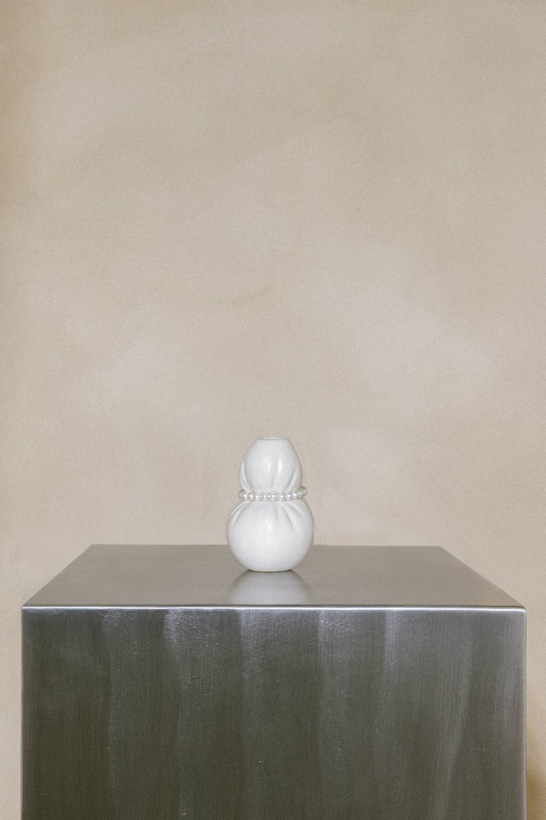 Squeezed - Petit vase blanc mat avec fausses perles