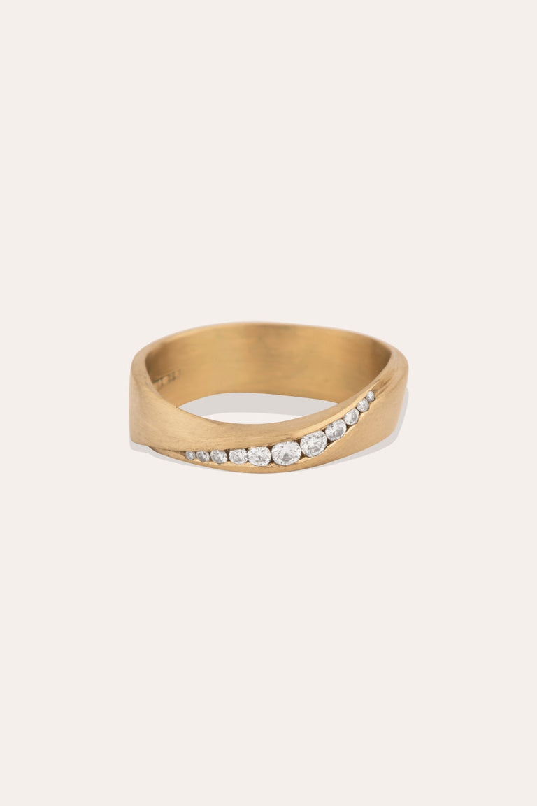 A Light in the Rain - 18 Carat Yellow Gold and Diamond Ring