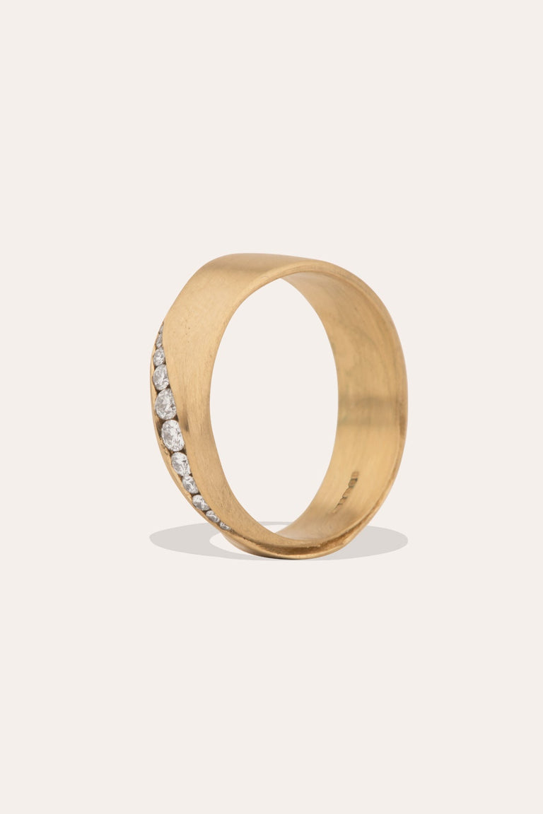 A Light in the Rain - 18 Carat Yellow Gold and Diamond Ring