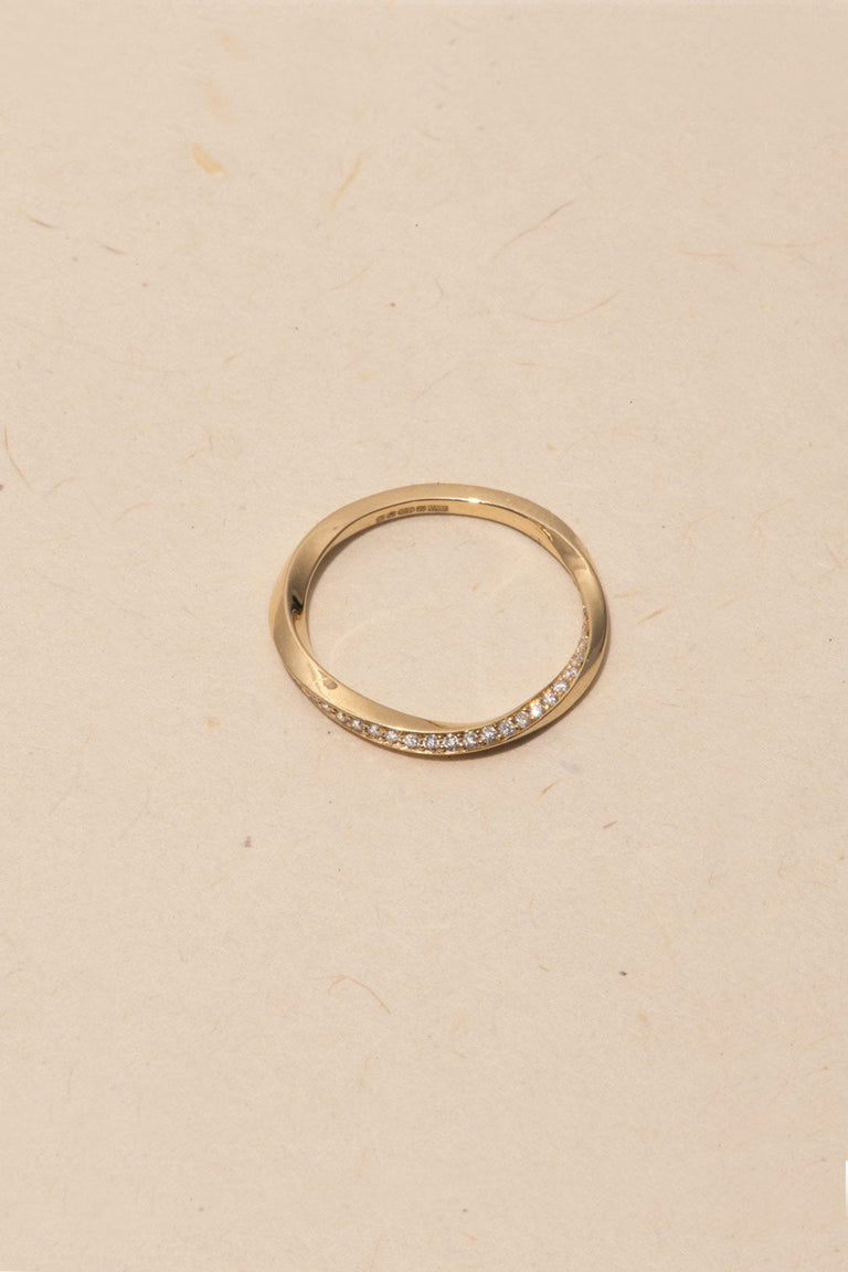 The Phases of the Moon - 18 Carat Yellow Gold and Diamond Ring