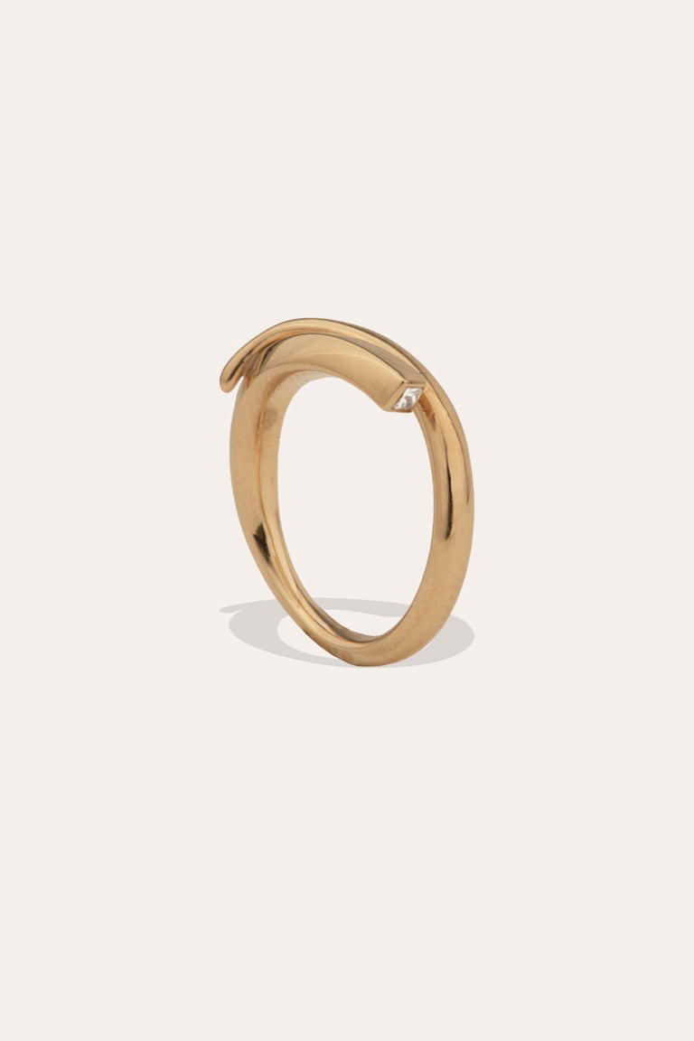 A River in the Dales - 18 Carat Yellow Gold and Diamond Ring