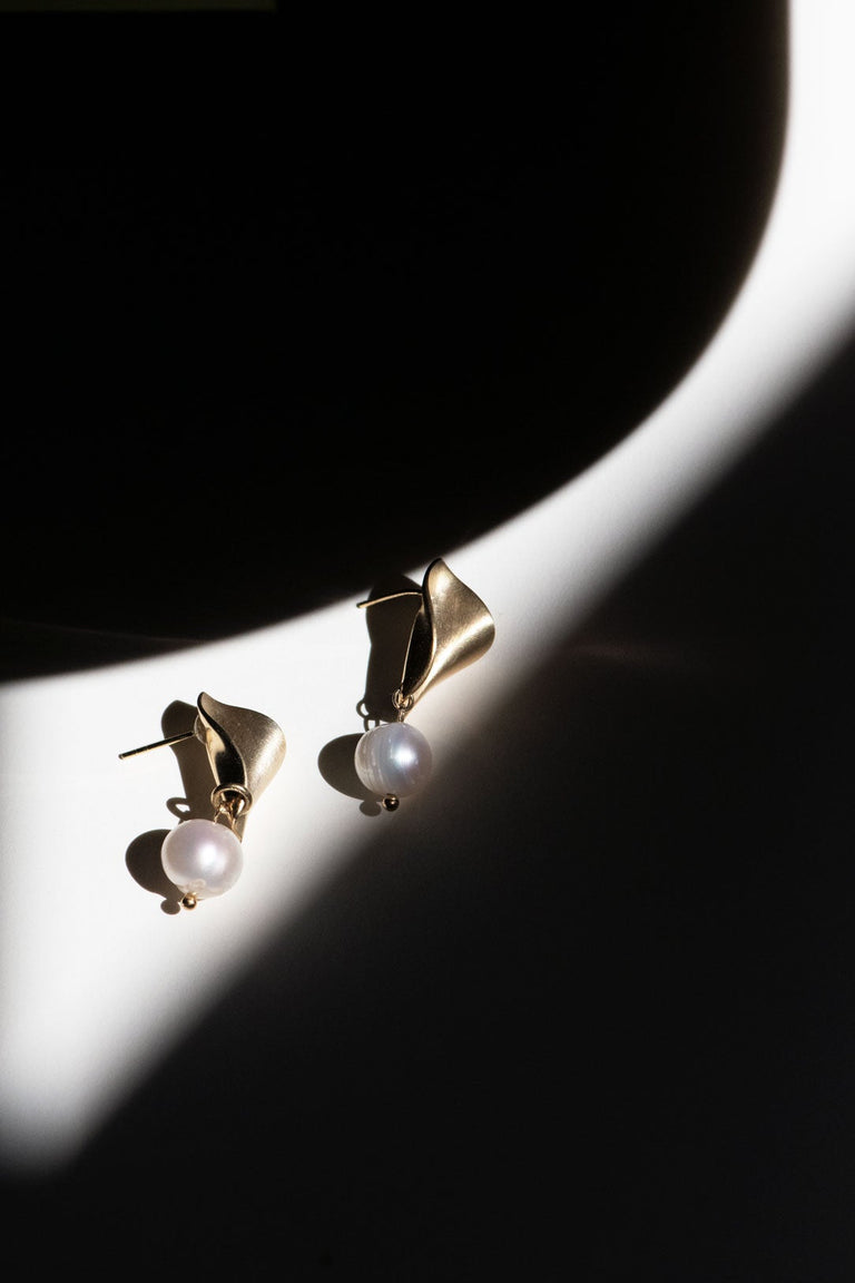 Unfolded - Pearl and Gold Vermeil Earrings