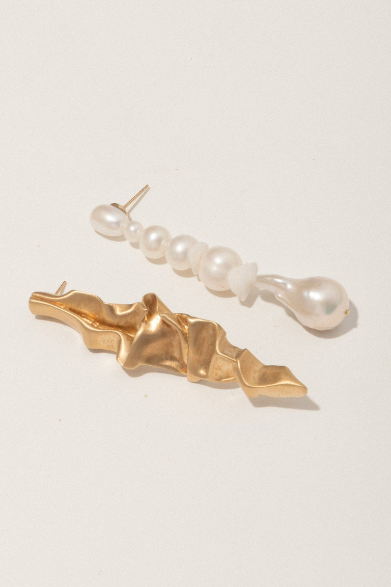 Boucles d'oreilles Crumple en vermeil or, perles et céramique