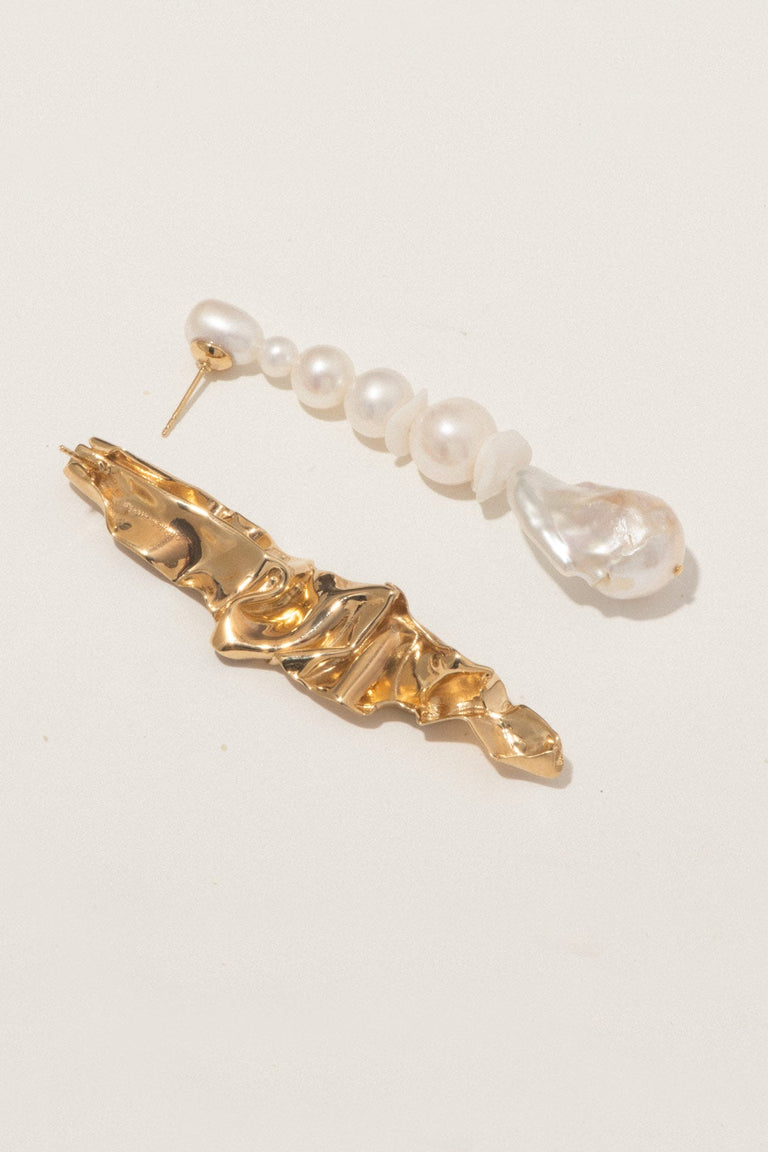 Boucles d'oreilles Crumple en vermeil or, perles et céramique