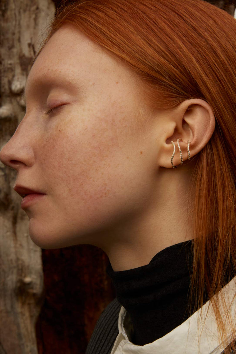 Émeute. Grève. Émeute. - Earcuff en topaze blanche et vermeil