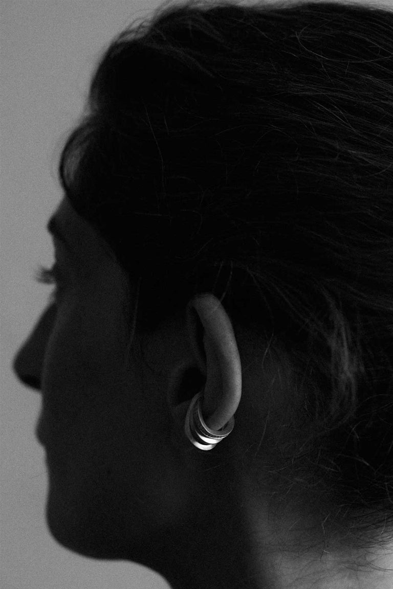 Nous vous défions d'y succomber - Manchette d'oreille en topaze blanche et vermeil