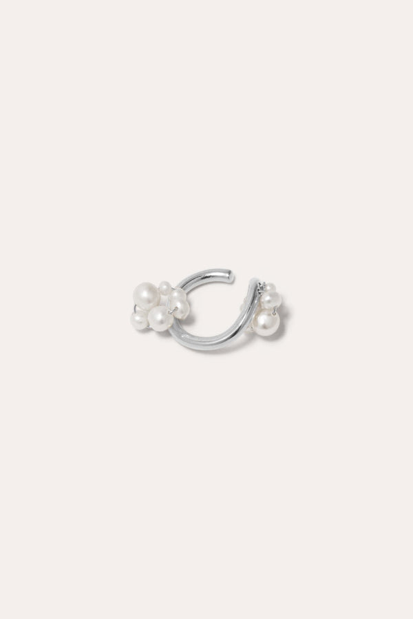 Affleurement – Manchette d’oreille en perle et argent recyclé