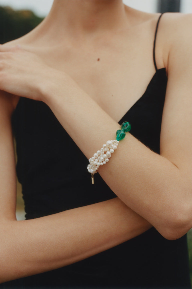 Défilé des Possibilités II - Bracelet Perle et Bio-Résine Verte Plaqué Or