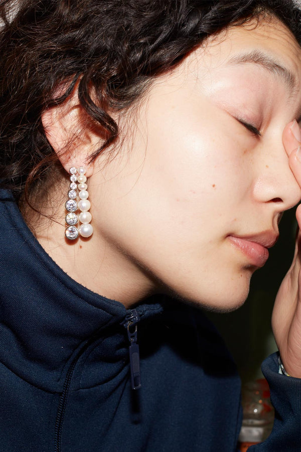 Les Boucles d'Oreilles Le Mirage en Plaqué Platine avec Perles et Zircon cubique