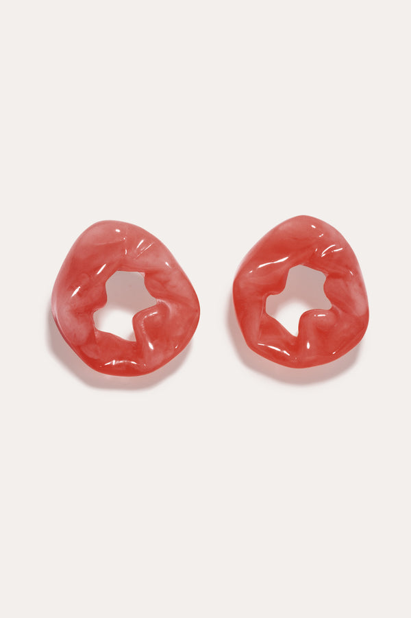 Boucles d'oreilles Scrunch en bio-résine couleur corail et vermeil recyclé