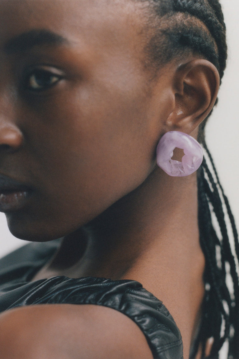 Scrunch - Boucles d'oreilles en biorésine lilas et vermeil d'or recyclé