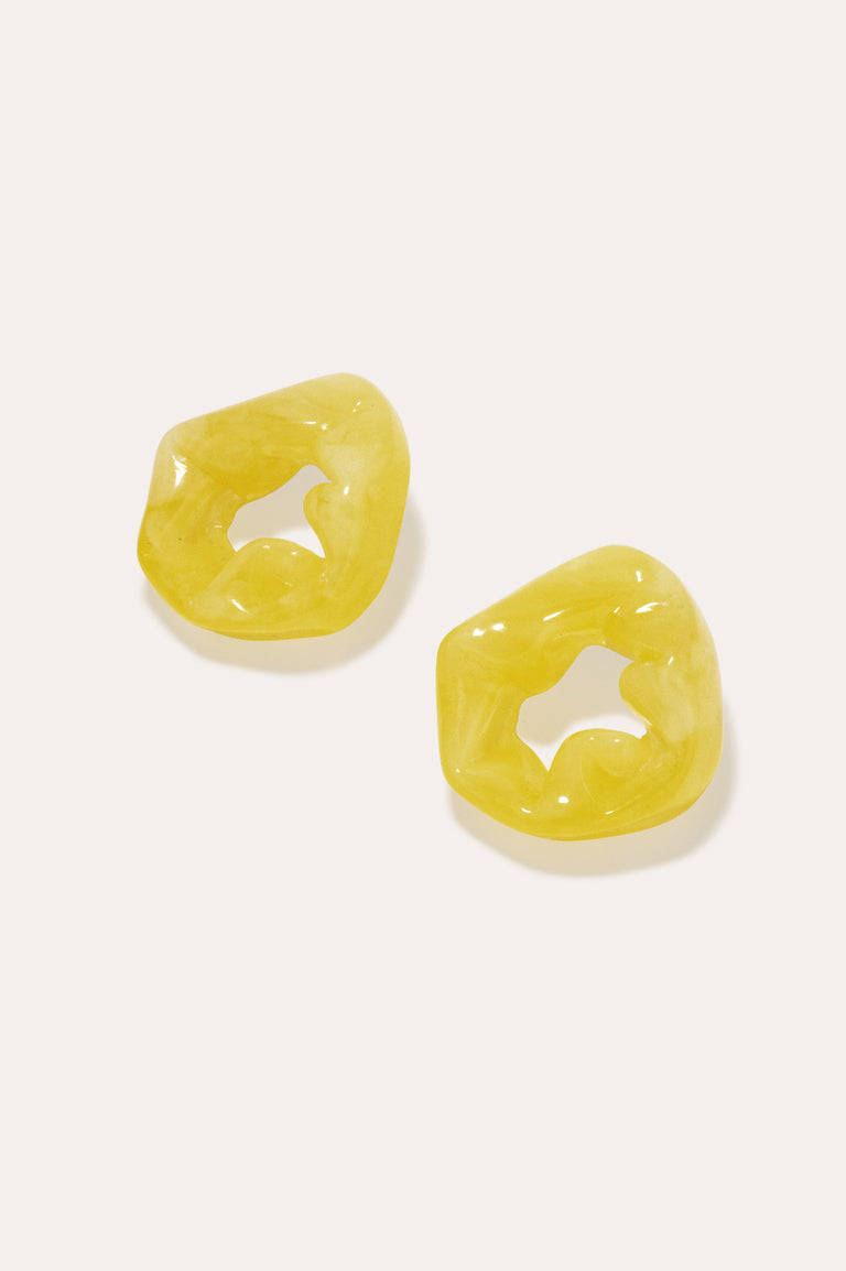 Scrunch - Boucles d'oreilles en résine biologique jaune et vermeil d'or recyclé