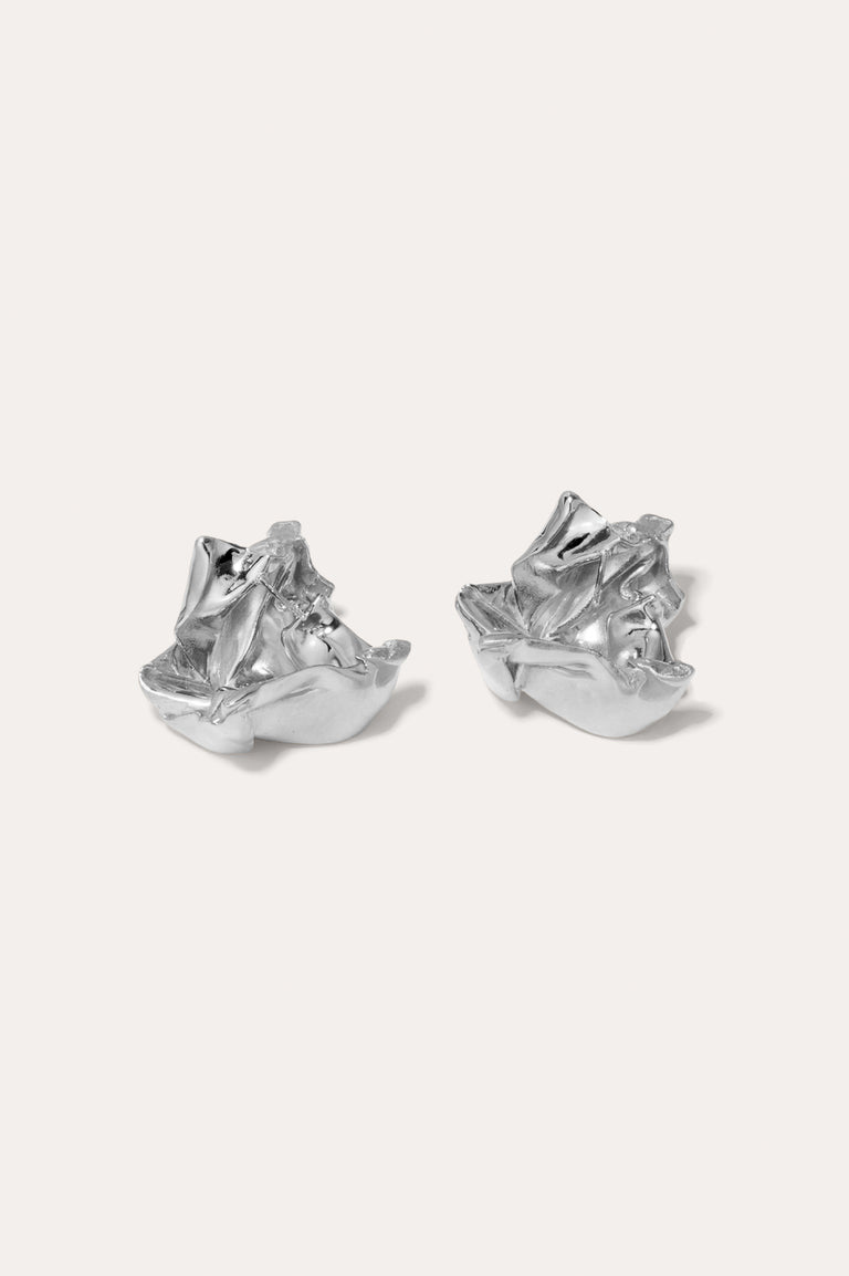 Croustillant : Une histoire de stratégies juridiques abandonnées – Boucles d'oreilles en argent recyclé