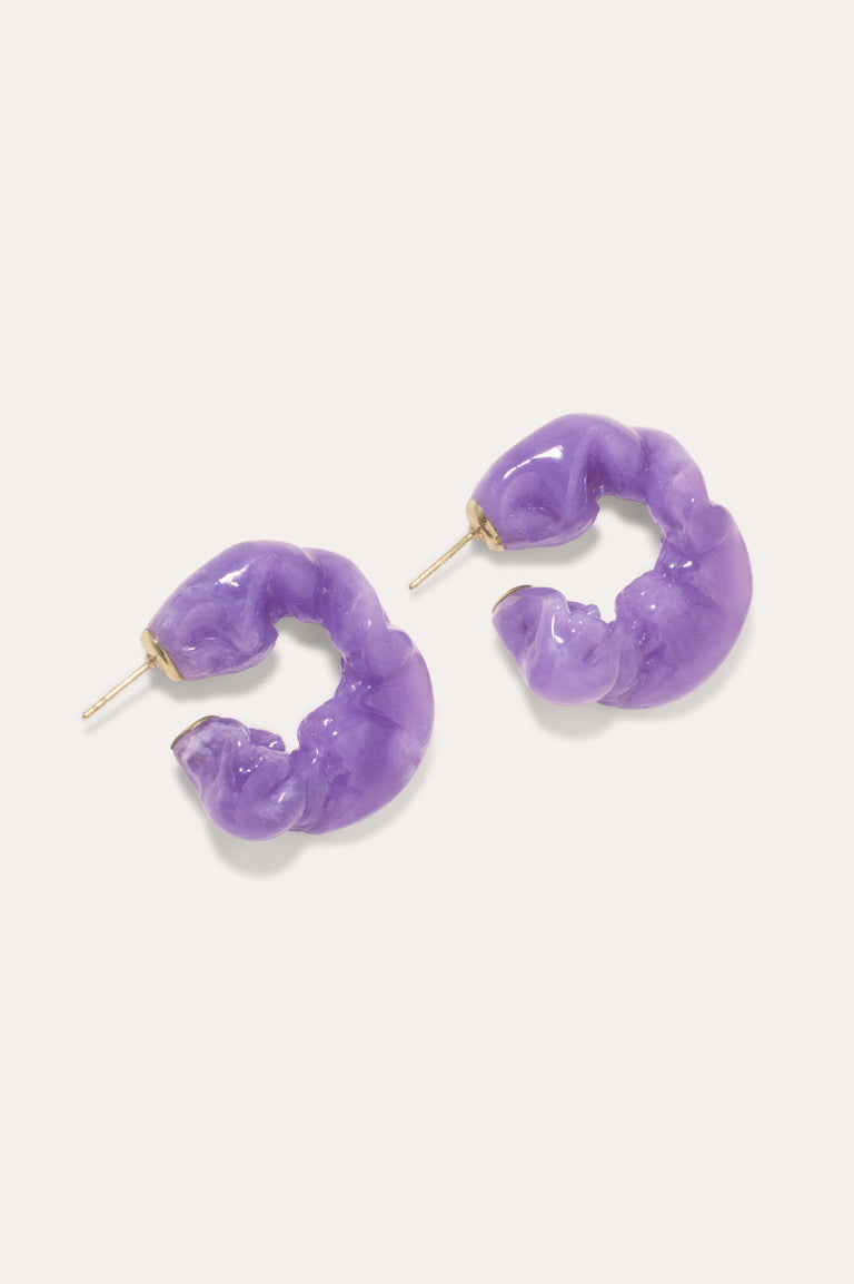 Boucles d'oreilles Ruffle - Résine biologique lilas et vermeil en or recyclé