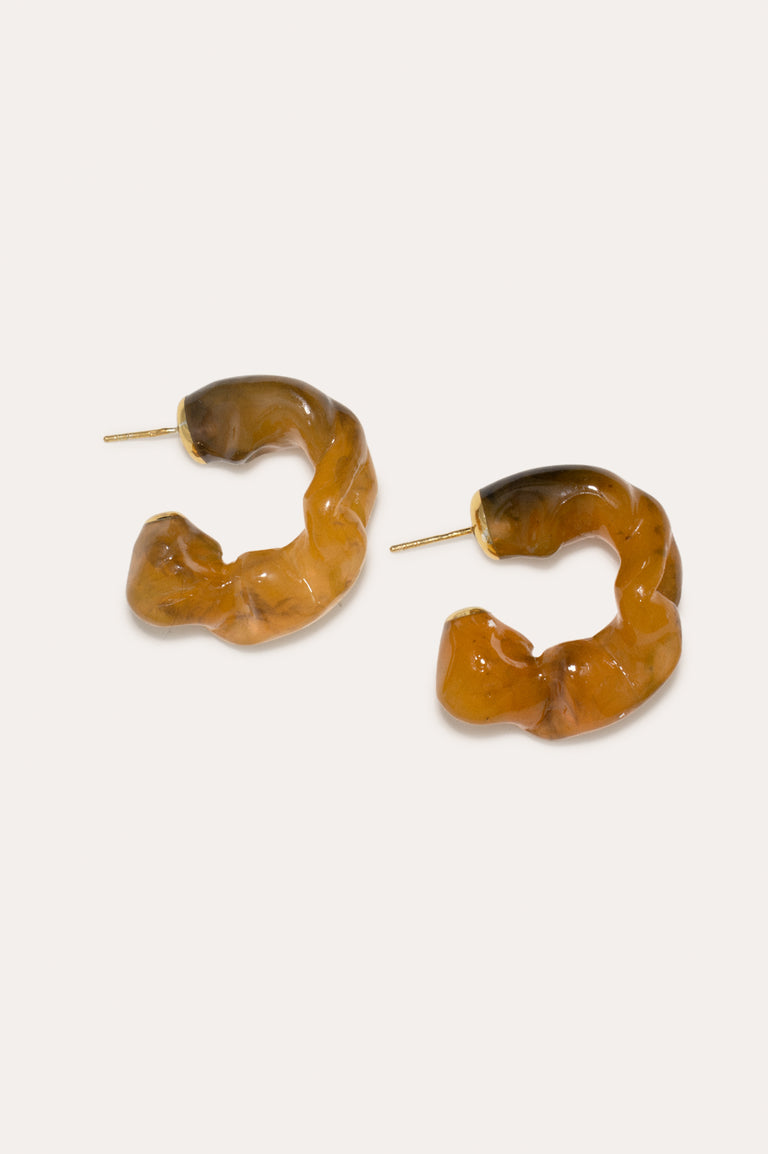 Boucles d'oreilles Ruffle en résine bio écaille de tortue et vermeil or
