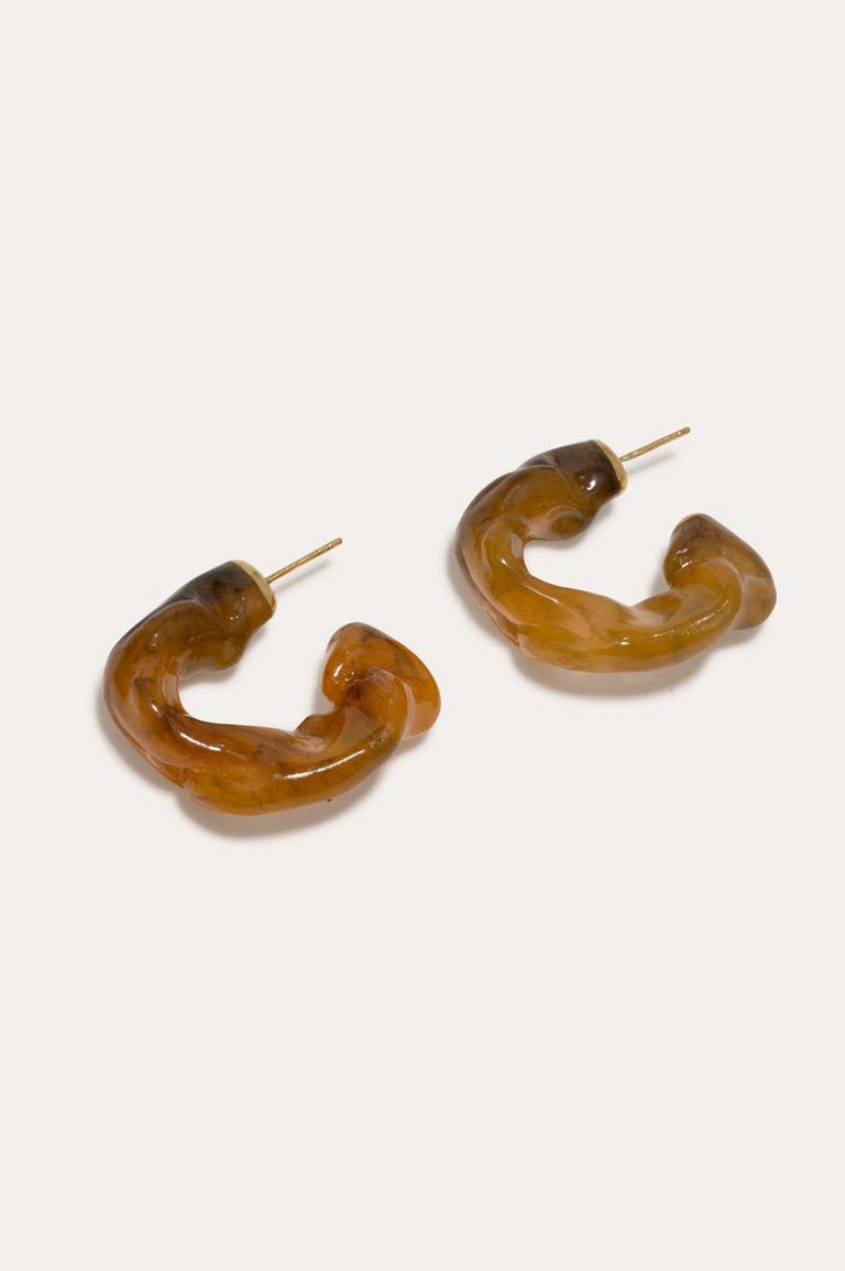 Boucles d'oreilles Ruffle en résine bio écaille de tortue et vermeil or
