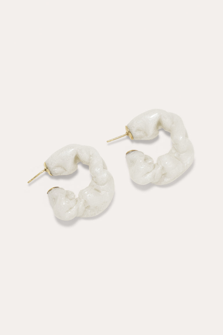 Boucles d'oreilles Ruffle - Bio-résine blanc nacré et Vermeil recyclé