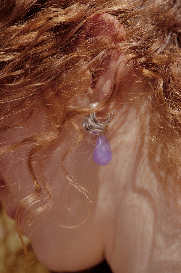 Boucles d'oreilles Clash en bio-résine lilas et plaqué platine